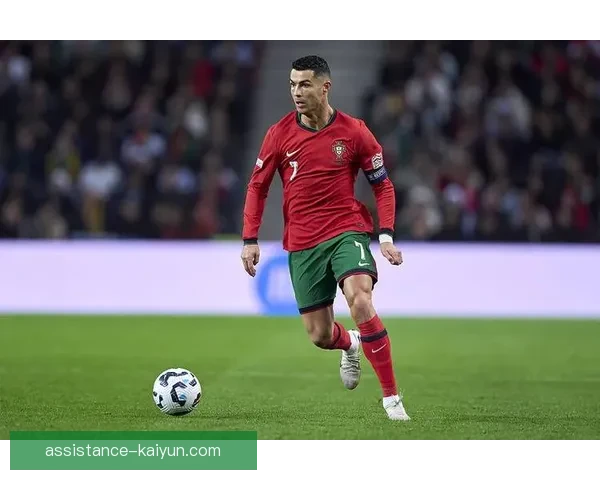 C罗再创进球纪录引发全球球迷热议曼联未来展望分析