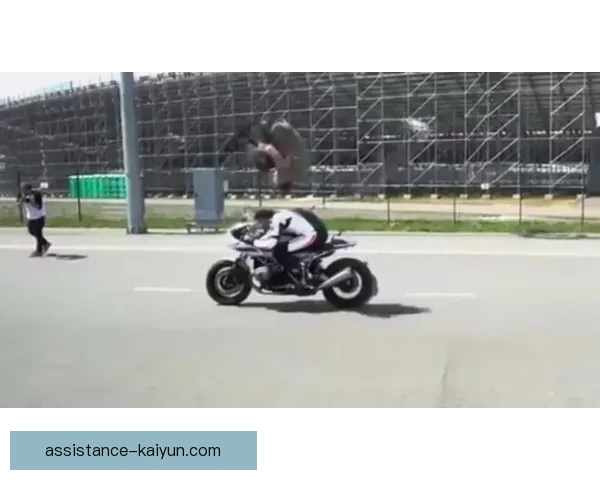 法国站惊险对决，摩托GP冠军争夺战再掀高潮